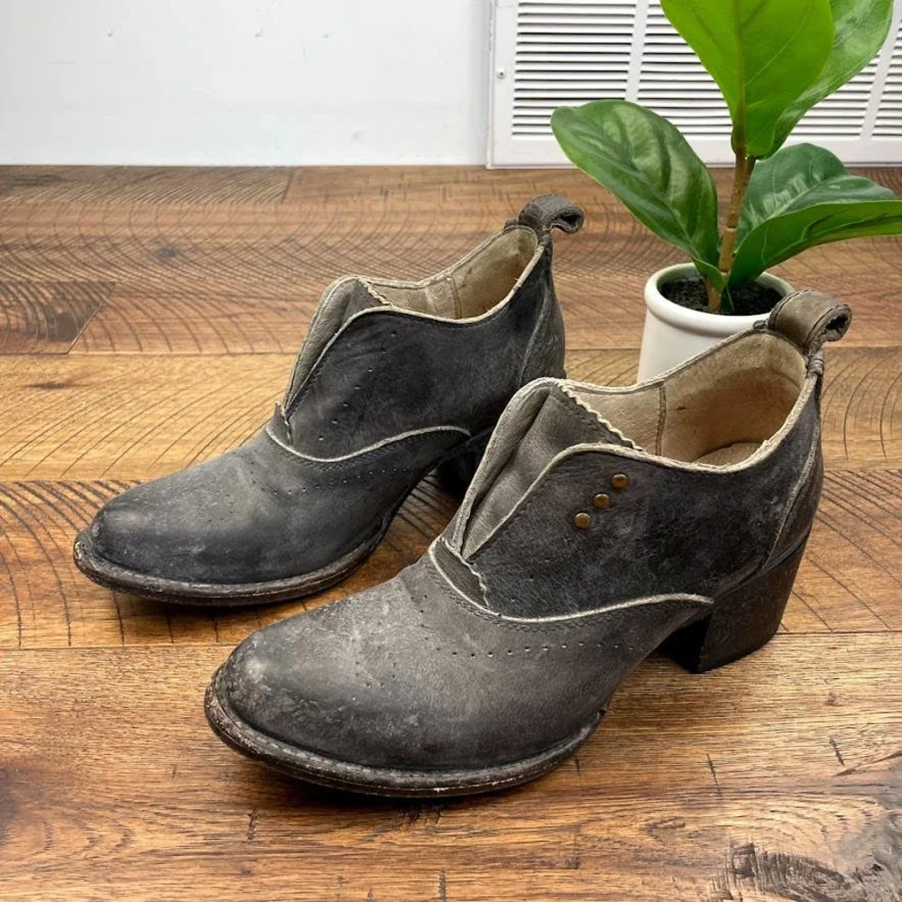 Stylish Black Ankle Boots - Picture 3 of 8
